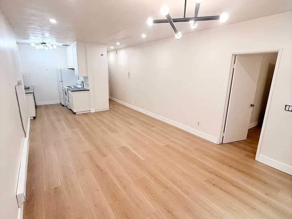 1st image of 172 Athol Ave #8