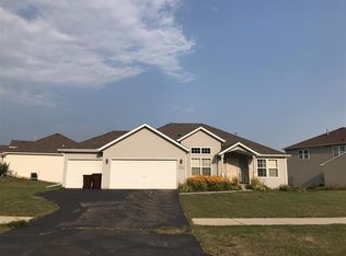 8322 Crooked Bend Rd, Roscoe, IL 61115