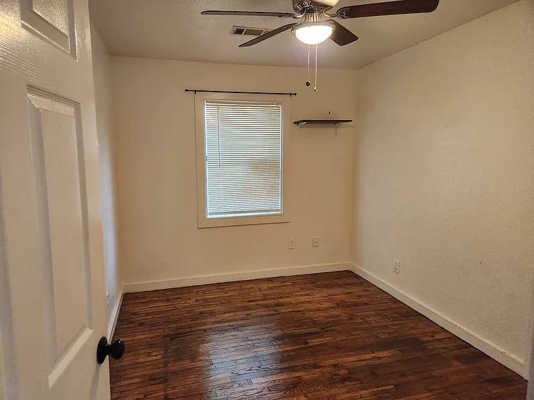 202 Rollins St — Photo 9