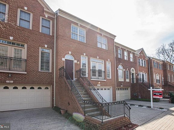 3rd image of 6 Crofton Hill Ct