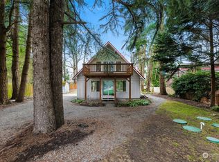1441 Ridge Dr, Camano Island, WA 98282
