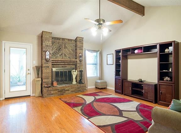 2nd image of 5649 Jamaica Cir