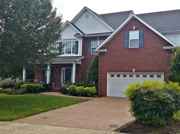 109 Fieldcrest Ct, Hendersonville, TN 37075