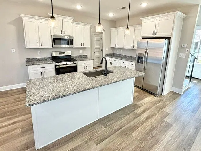4 bed, 2.5 bath, 2300 sqft, $2,560 — Photo 3