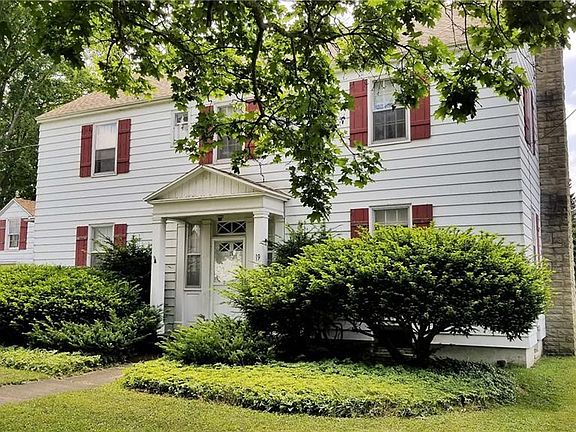 3rd image of 19 Chestnut St
