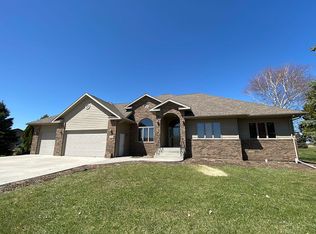 2924 Maui Dr, Mitchell, SD 57301