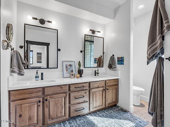 3rd image of 1499 Park Ave #8