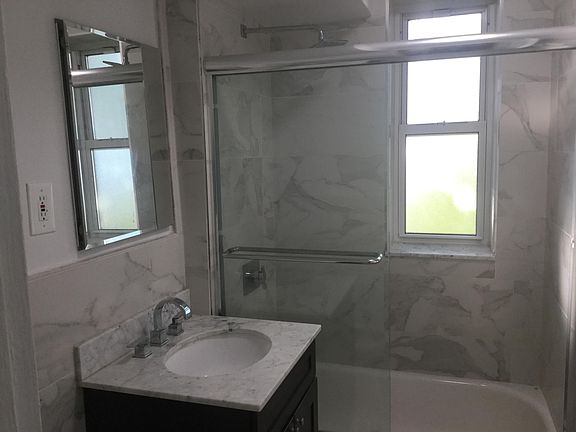5th image of 18914 Crocheron Ave APT 404