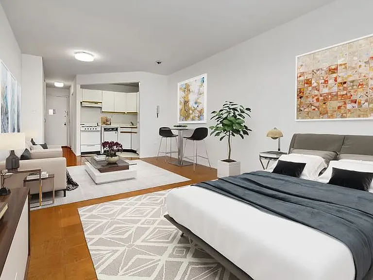 220 E 24th St #1B — Photo 1