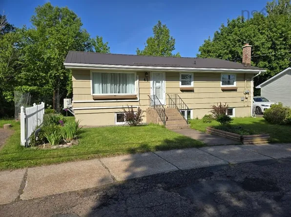 42 McLean St, Truro, NS B2N 4W1
