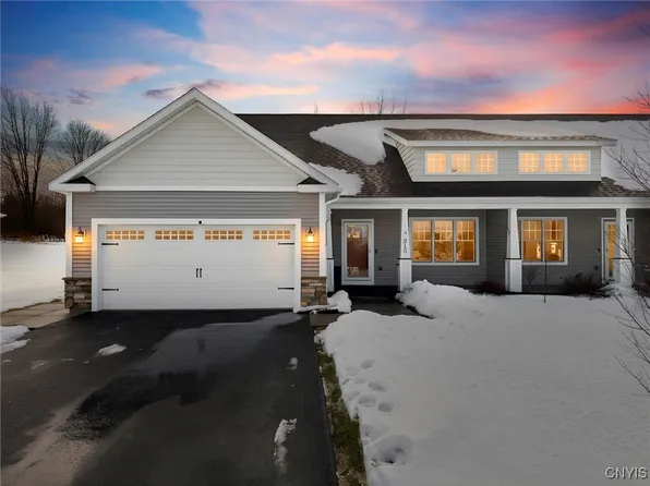 315 1st St, Canastota, NY 13032