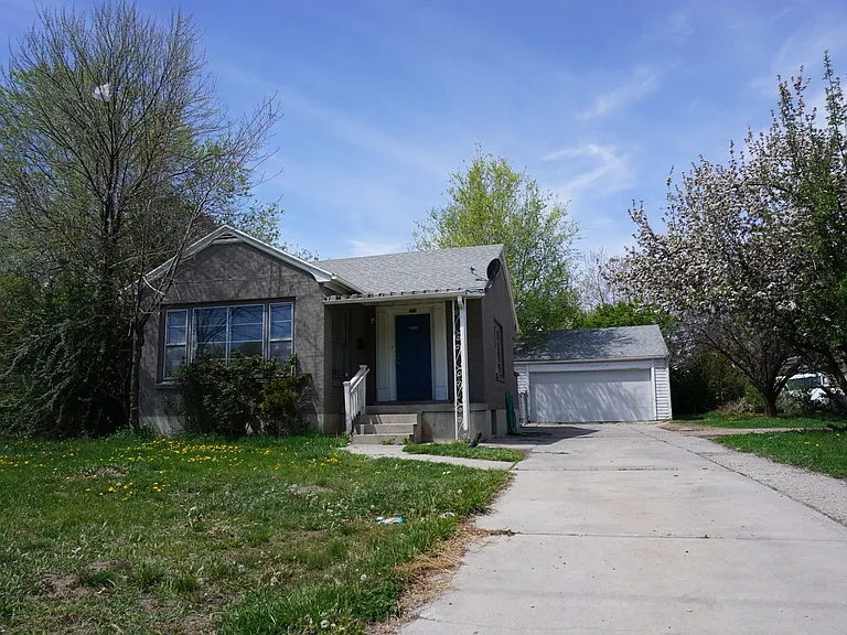 7996 S Main St — Photo 1