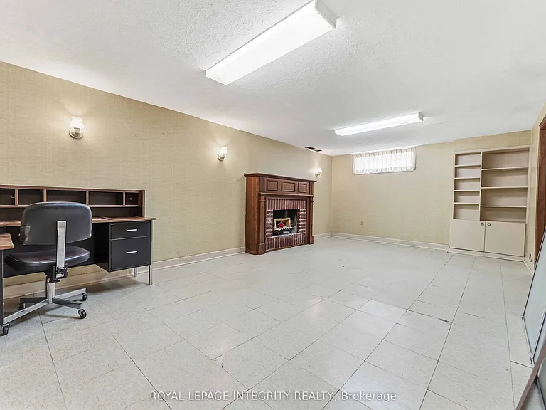 1842 Playfair Dr — Photo 30