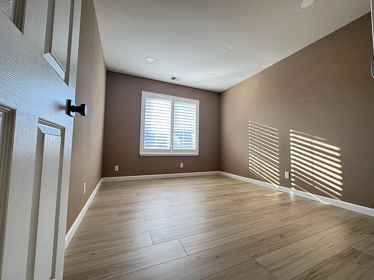15680 Atlantus Ave — Photo 12