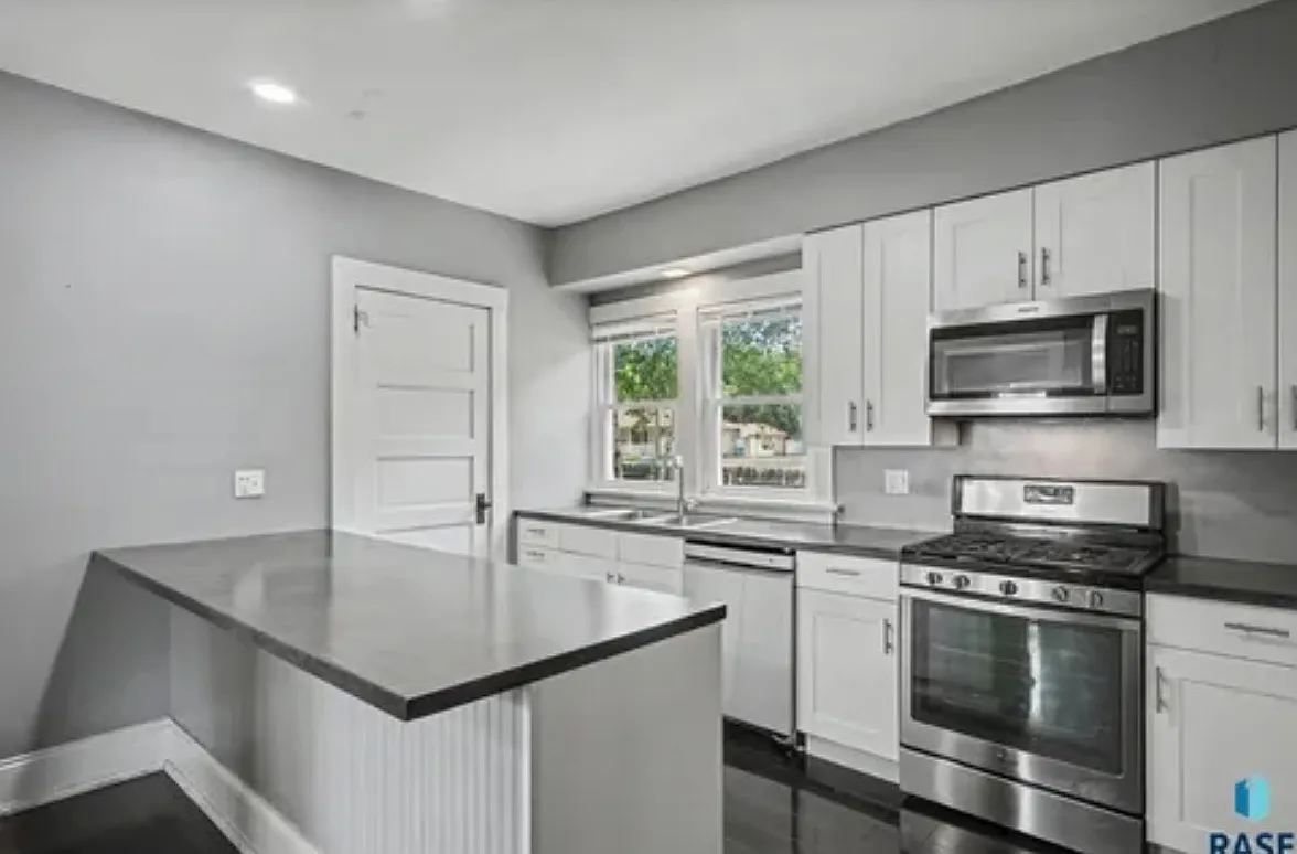 4 bed, 2.5 bath, 2244 sqft, $2,550 — Photo 4