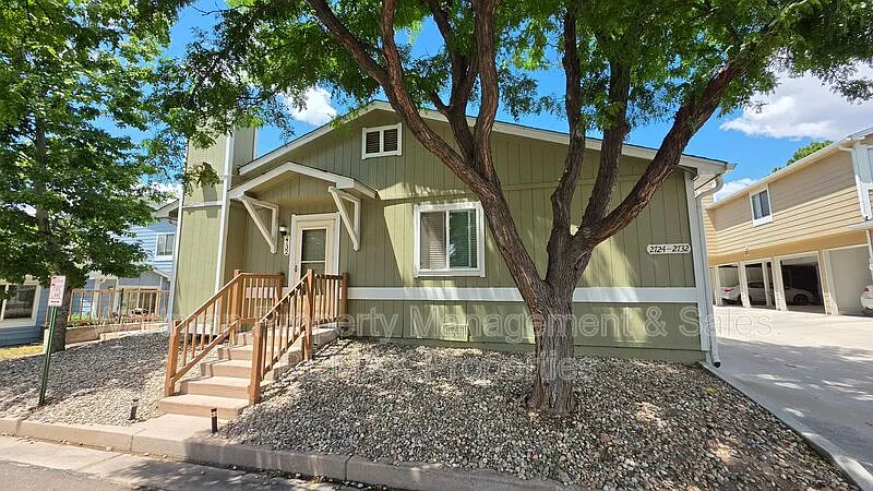 2 bed, 1.0 bath, 901 sqft, $1,700 — Photo 2