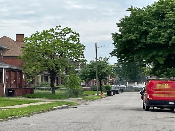 5th image of 883-885 Gladstone Ave