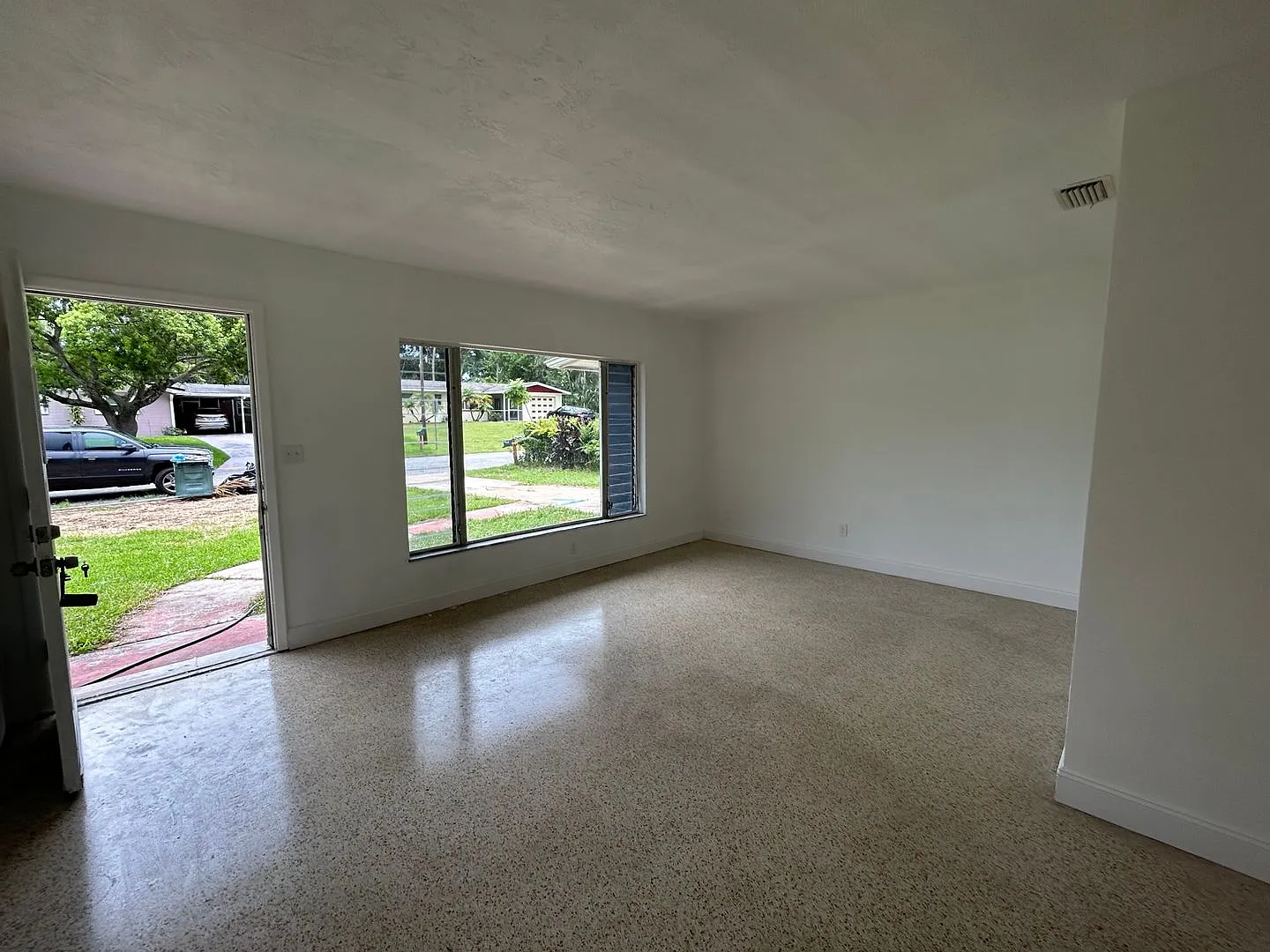 2 Bedroom / 1 Bath Single Family — Photo 2