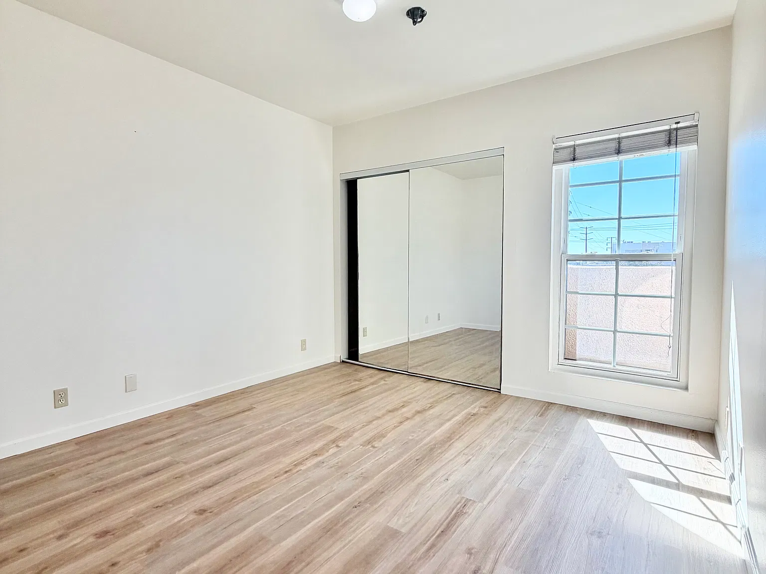 3 bed, 1200 sqft, $5,000 — Photo 4