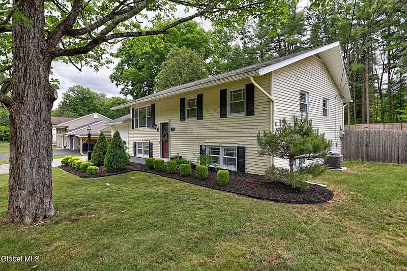 3rd image of 21 Quevic Drive