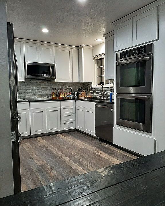 1st image of 801 W Park Hills Dr