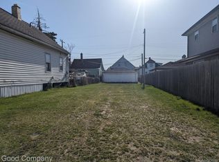 11453 Charest St, Hamtramck, MI 48212