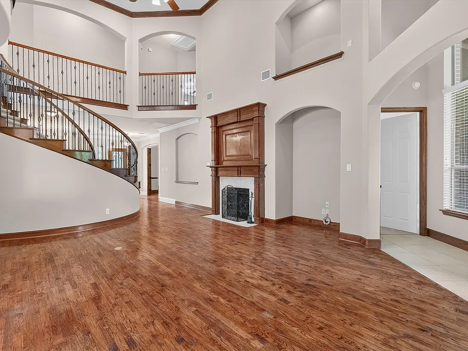 13108 Lyndhurst Dr