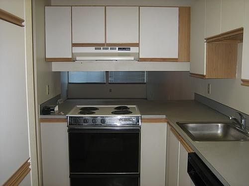 2nd image of 945 N 199th St APT 103