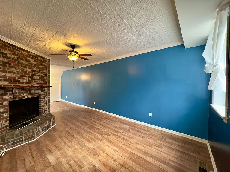 678 Melvin Dr — Photo 2