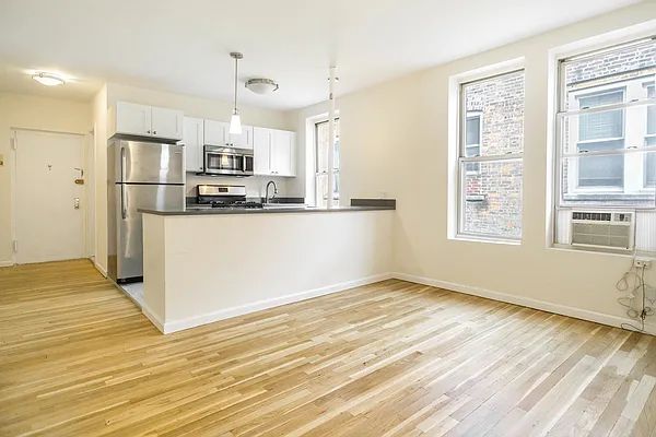 Rented by Century 21 Metropolitan | media 9