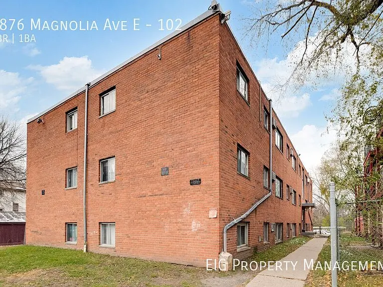 1067 Van Dyke St — Photo 42