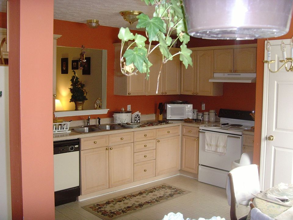 Kitchen / Dnning
