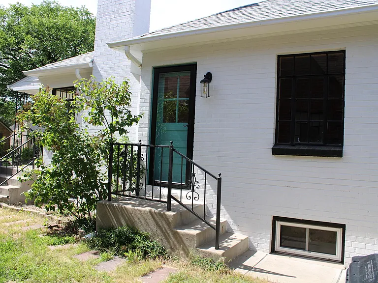 1718 Newport St — Photo 17