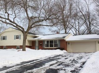 510 Rosedale Dr, Thiensville, WI 53092