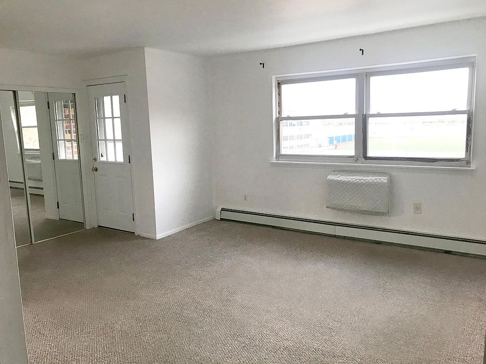 Large Living room with excellent natural lighting