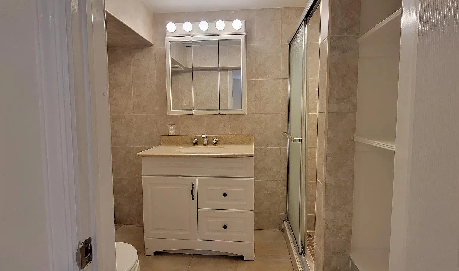 Emerson Dr, West Hempstead — Photo 2