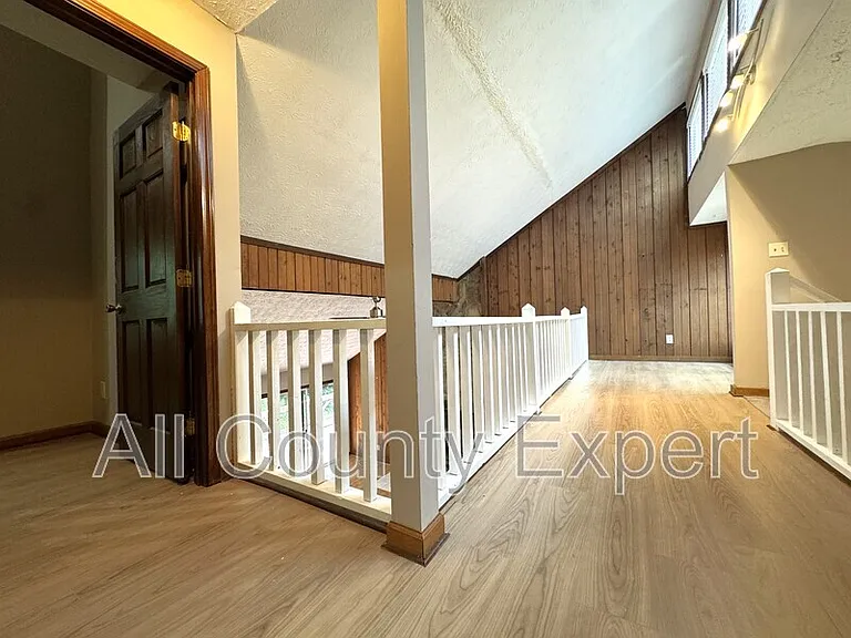 1302 Colony Dr — Photo 20