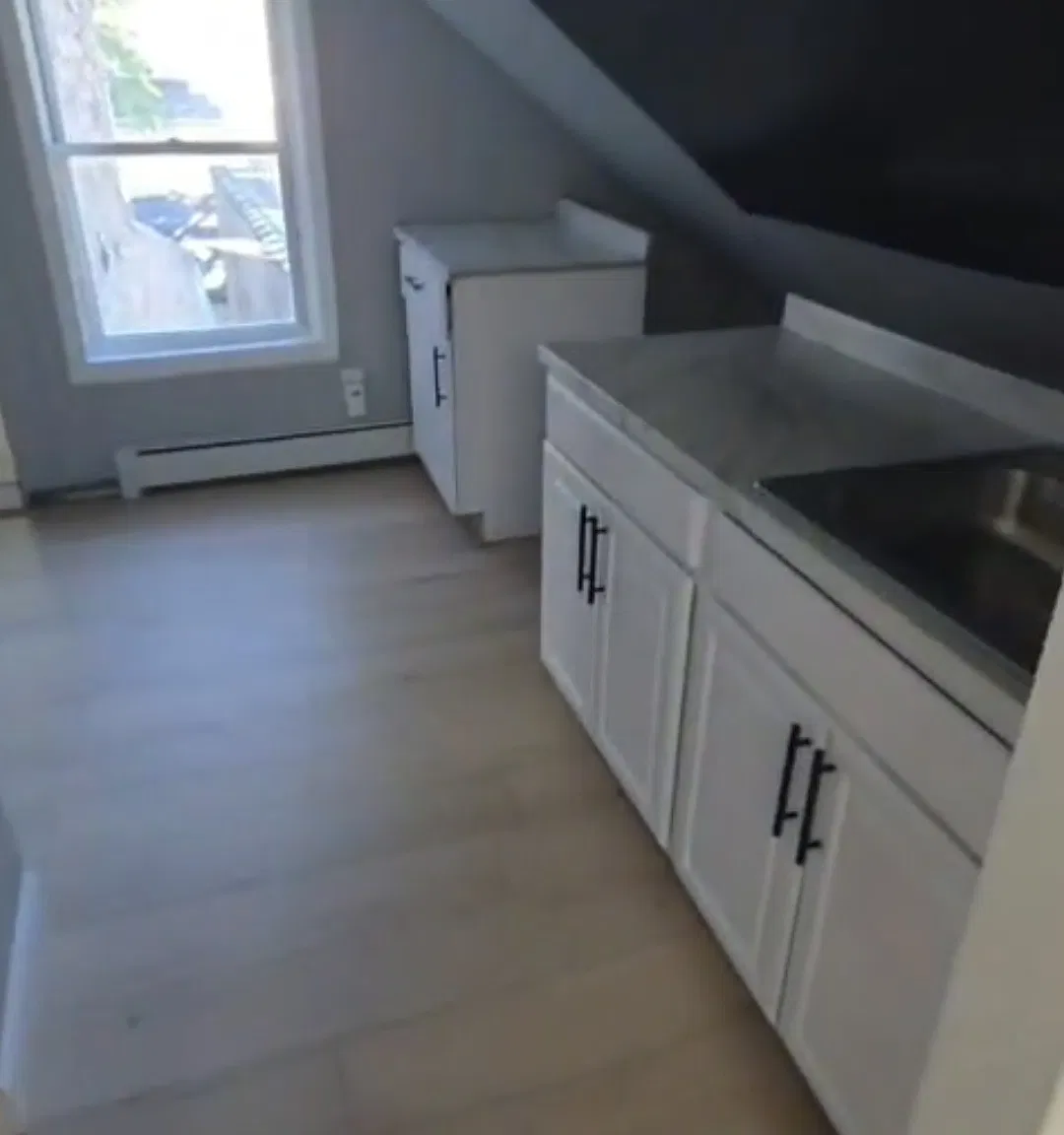 3 bed, $2,100 — Photo 2