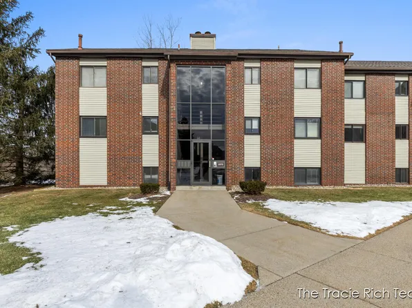 3372 Devonwood Hls NE, Grand Rapids, MI 49525