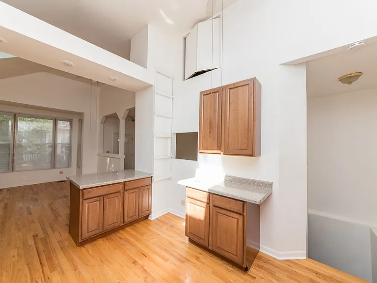 1043 W Grace St #CH — Photo 3
