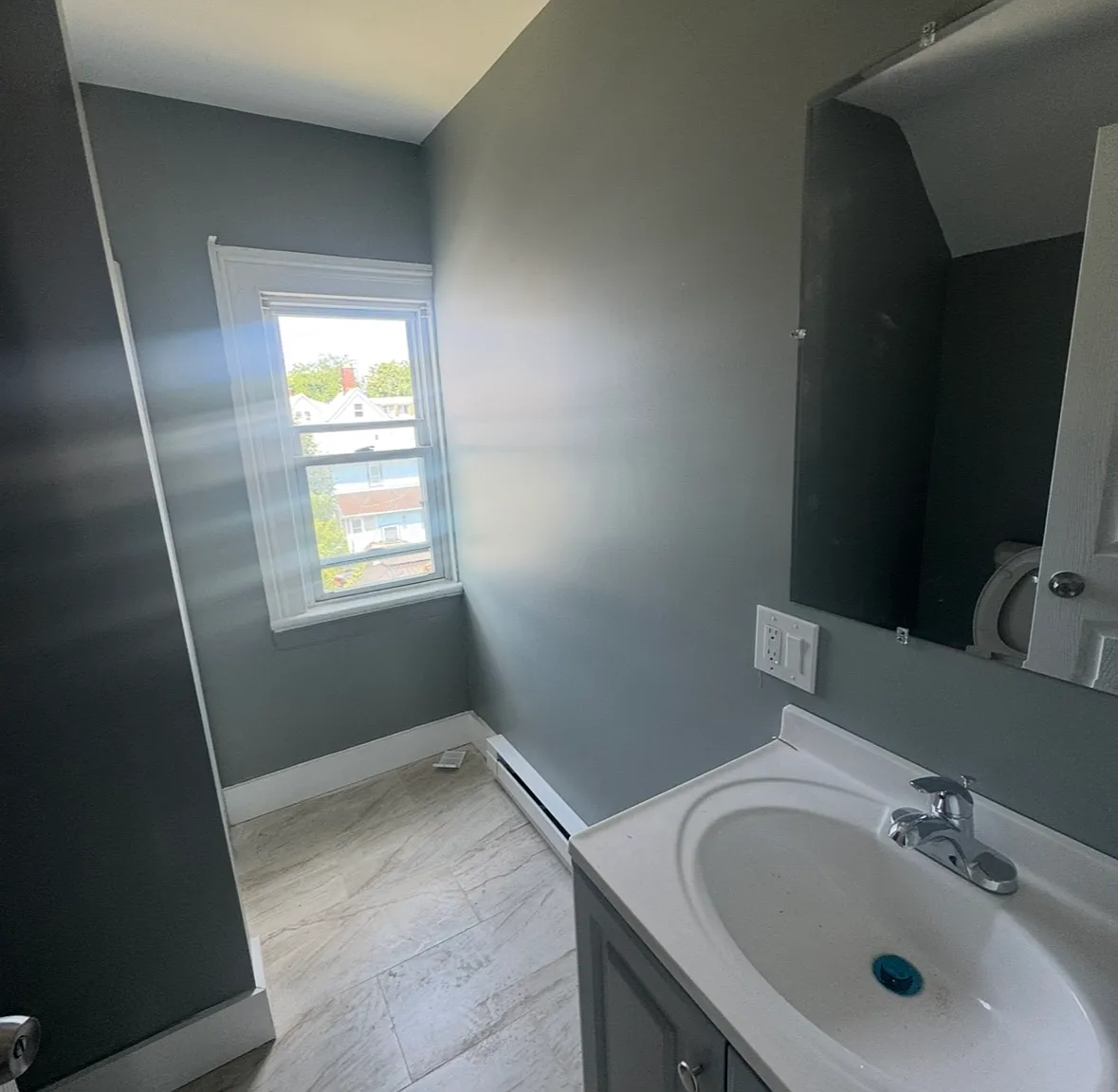 1 bed, 800 sqft, $1,350 — Photo 3