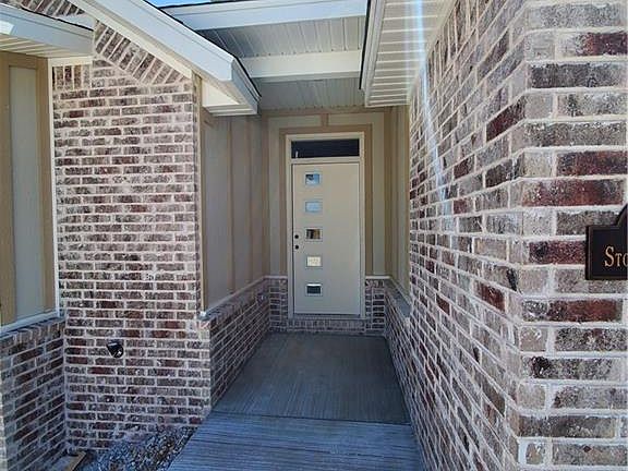 2nd image of 1200 Stoneybrook Ln