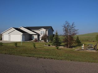 7012 Copper Ridge Ln, Bismarck, ND 58504