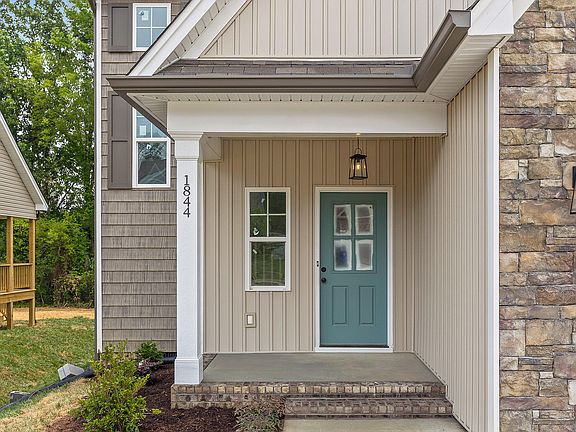 3rd image of 1844 Oakvale Dr