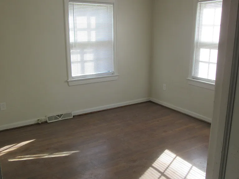 189 Laconia Ave NE — Photo 4