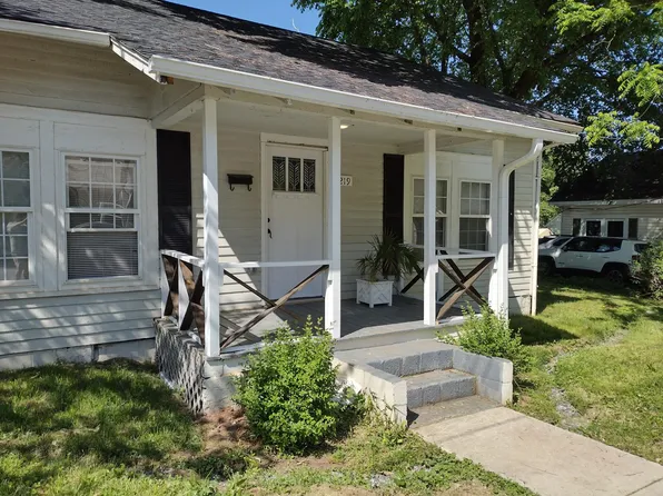 219 E Pressley Ave, Mooresville, NC 28115