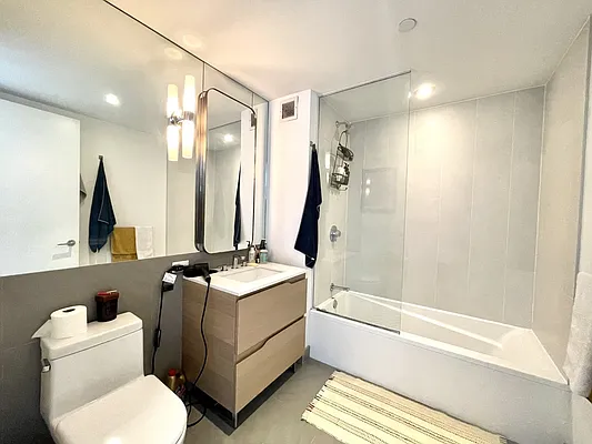 Rented by R New York | media 17