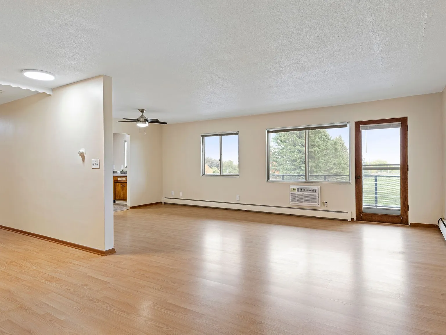 Imperial Heights Apartments — Photo 2