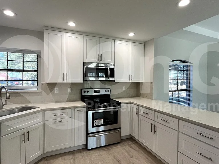130 Hunters Glen Dr — Photo 2