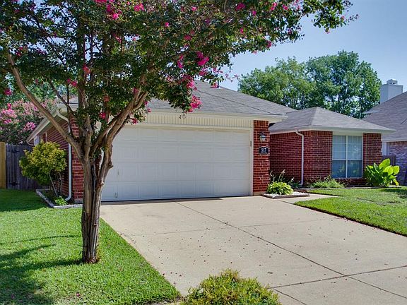 2nd image of 917 Tennis Villa Dr